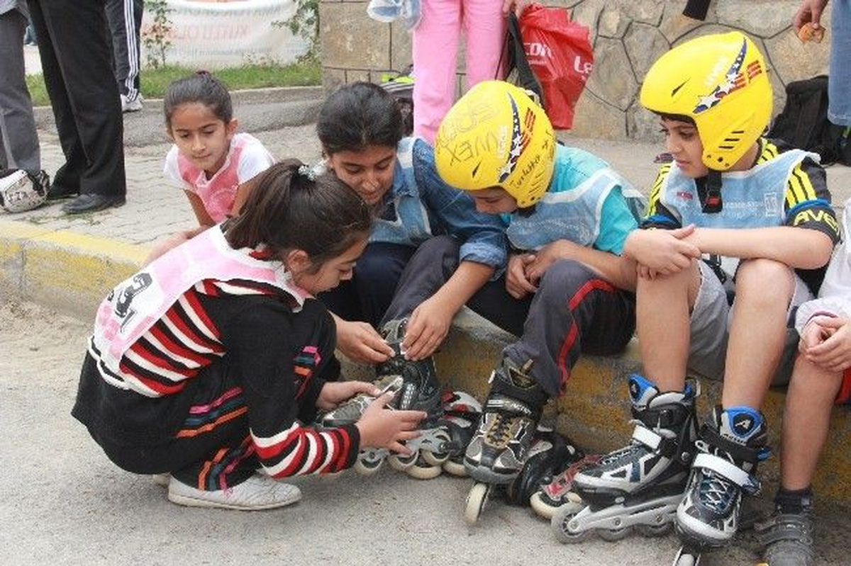 Hakkari\'de İlk Defa Paten Yarışması Yapıldı