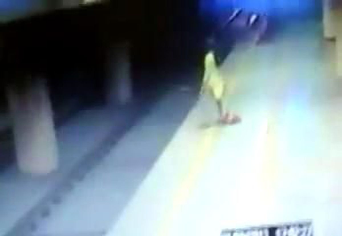 Hindistan\'Iı Genç Kadın, Metroda İntihar Girişimde Bulundu