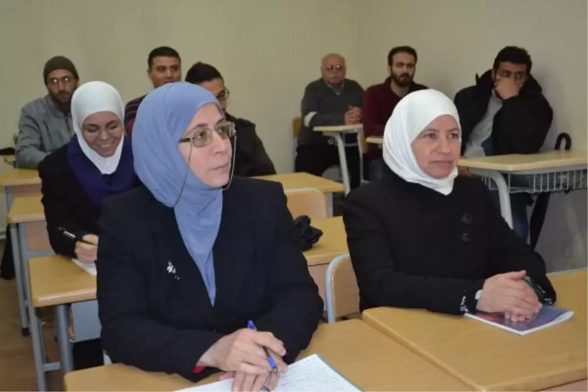İnegöl\'de Suriyeli Sığınmacılar İçin Türkçe Kursu