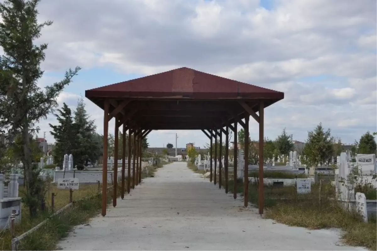 Kapaklı\'da Mezarlık Çalışmaları