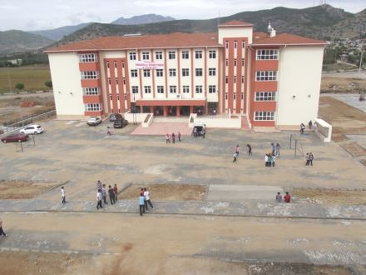 Kozan Anadolu Öğretmen Lisesi Yeni Binasına Taşındı