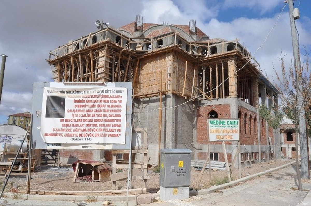 Medine Camii Yardım Bekliyor