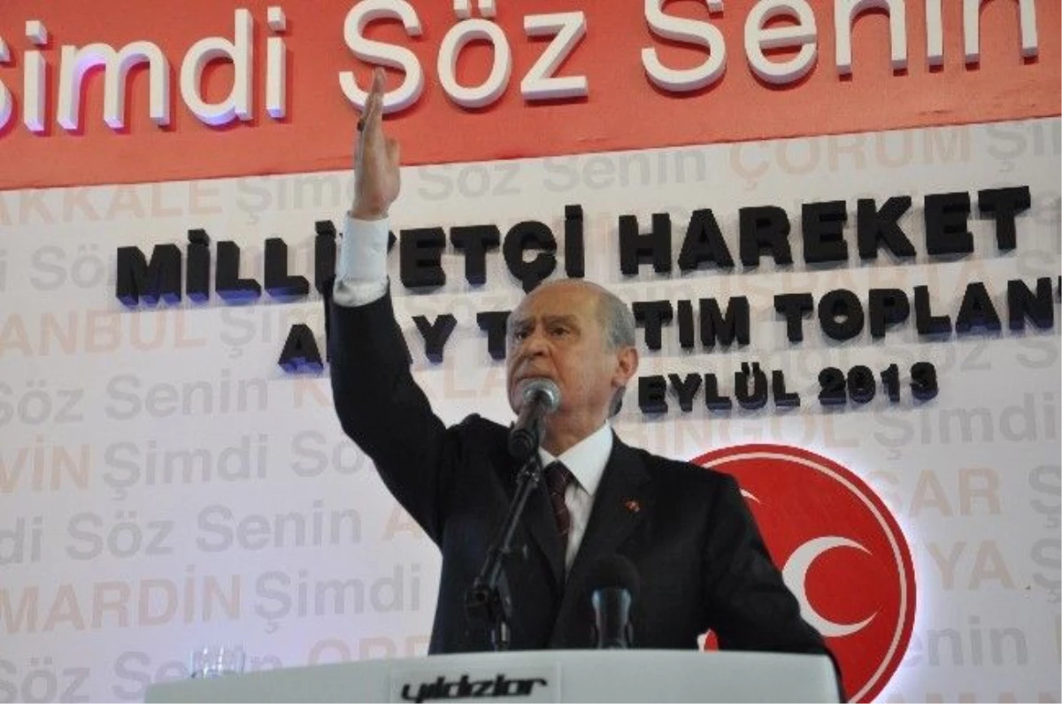 MHP Genel Başkanı Bahçeli Partililer Tarafından Karşılandı