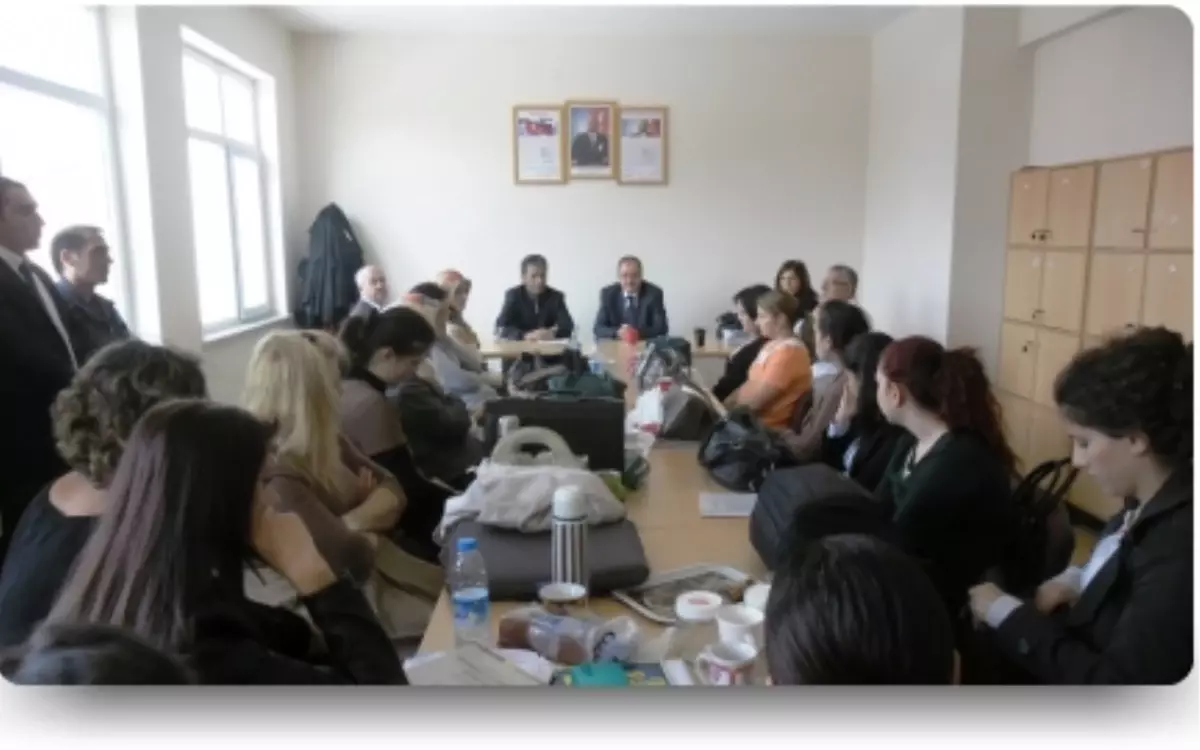 Milli Eğitim Müdürü Şehit Erhan Ar İlkokulu\'nu Ziyaret Etti