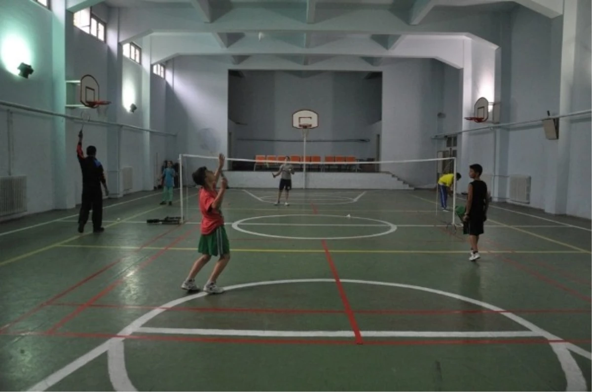 Minik Badmintoncular Tecrübe Kazanacak