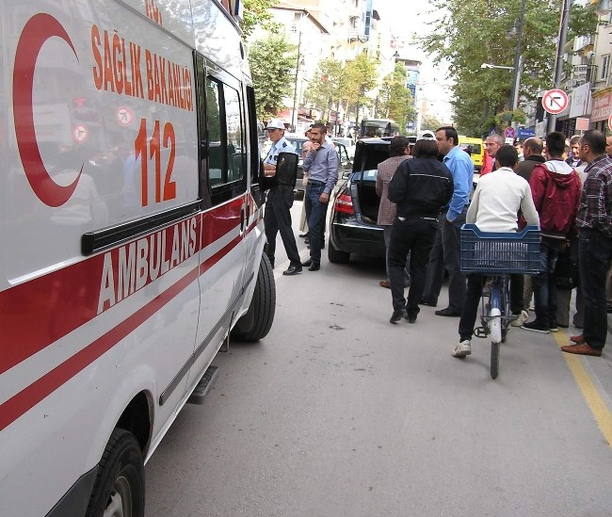 Otomobilin Çarptığı Kız Öğrenci Yaralandı