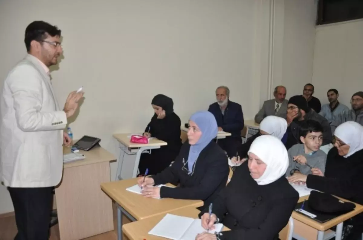 Suriyeli Mültecilere Türkçe Dersi