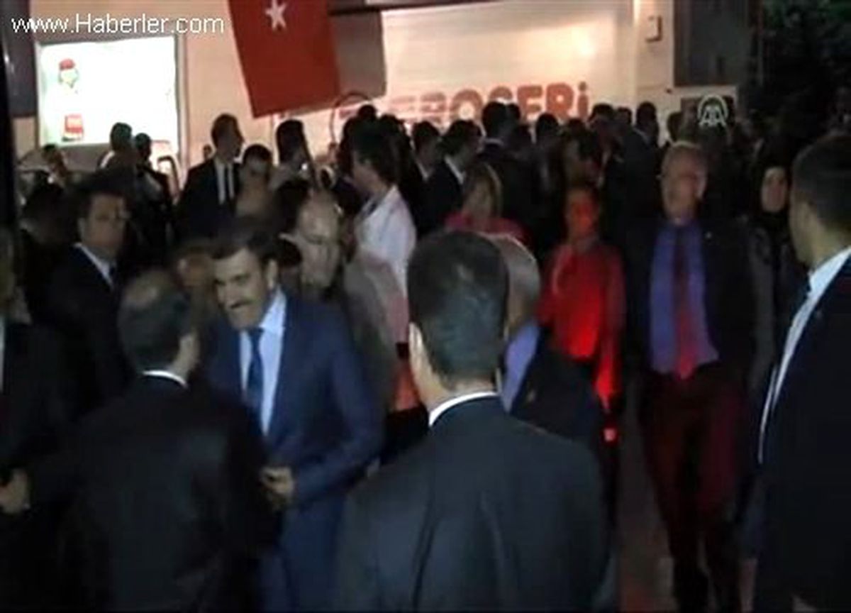 Başbakan Erdoğan\'dan yeni evlenen çifte hediye