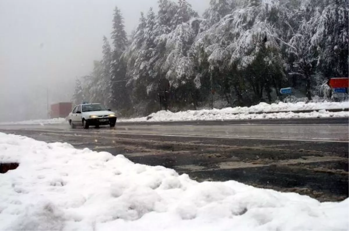 Bolu Dağı\'nda Tipi Ulaşımı Etkiledi