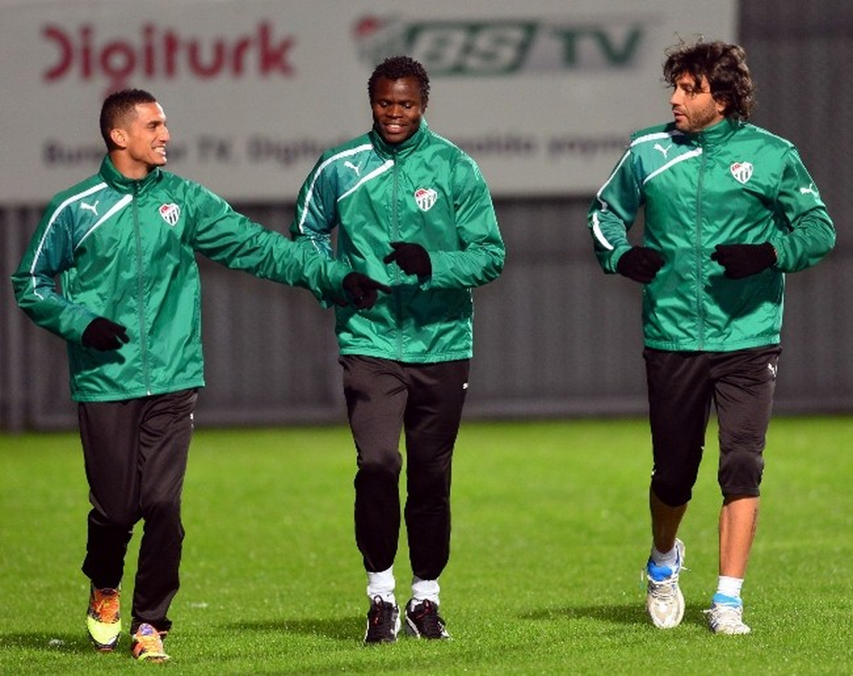 Bursaspor Sabah 04.00\'da Antrenman Yaptı