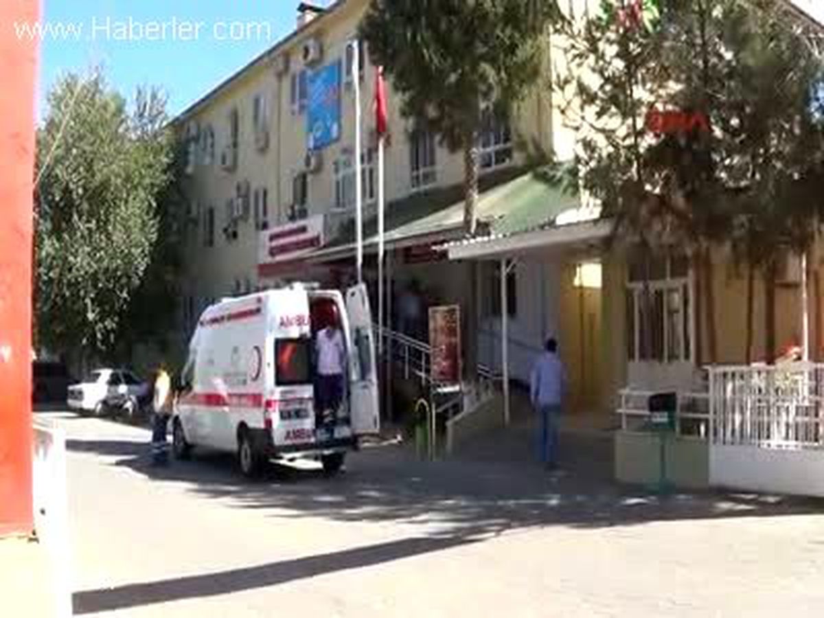 Ceylanpınar\'da Minibüs Devrildi: 2 Yaralı