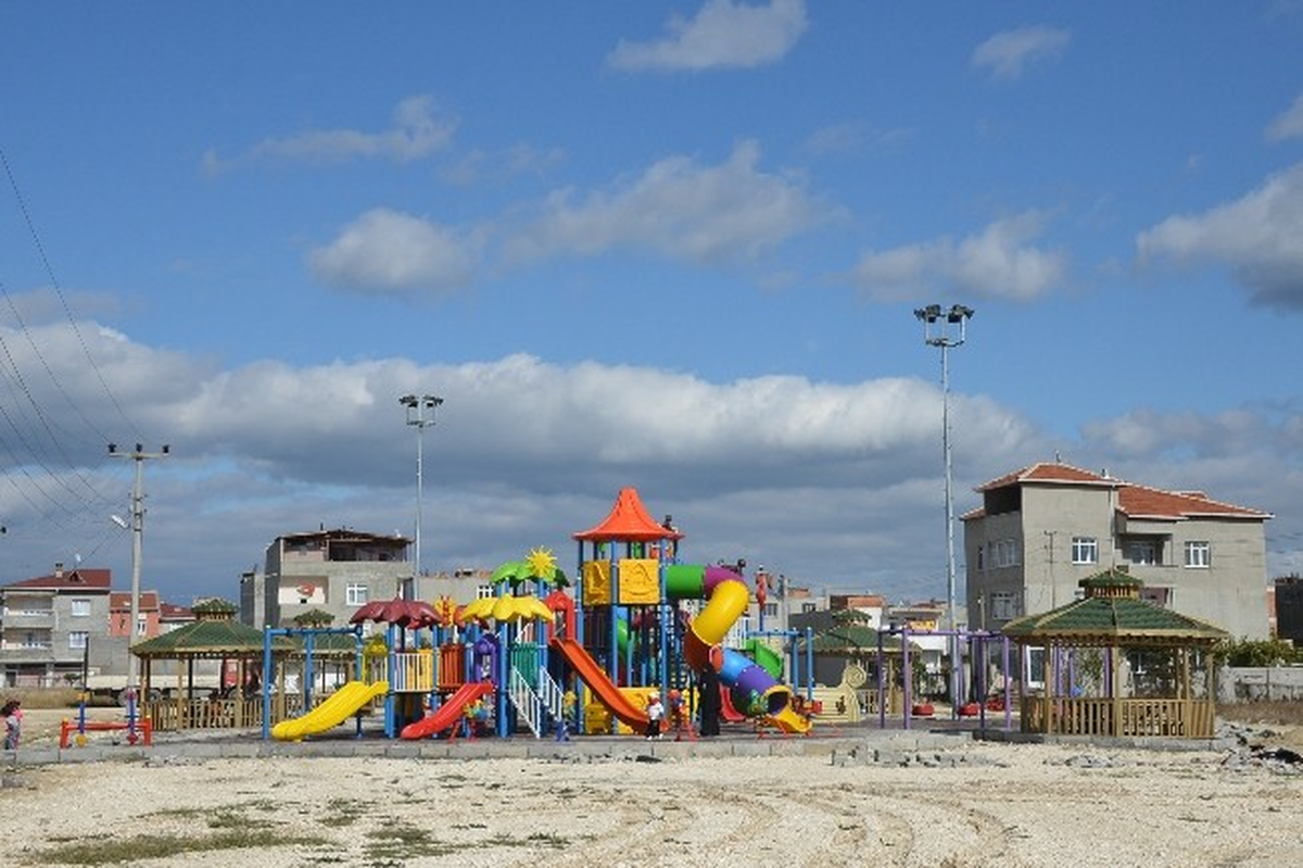Kapaklı Belediyesi\'nden Çocuklara Oyun Parkı Hediyesi