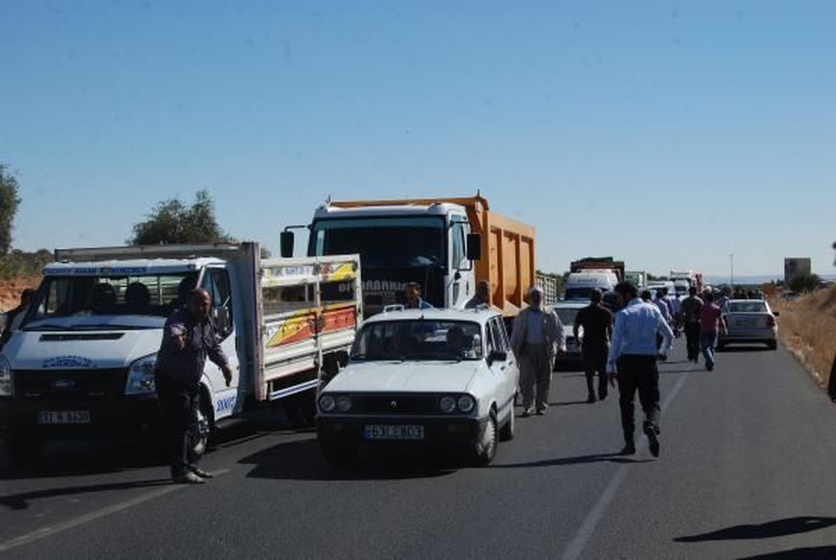 Otomobil ile Çapa Motoru Çarpıştı: 1 Ölü 3 Yaralı