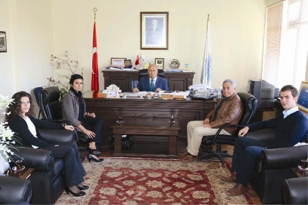 Selçuk CHP İlçe Örgütü, Boyacı ve Ülgür\'ü Ziyaret Etti