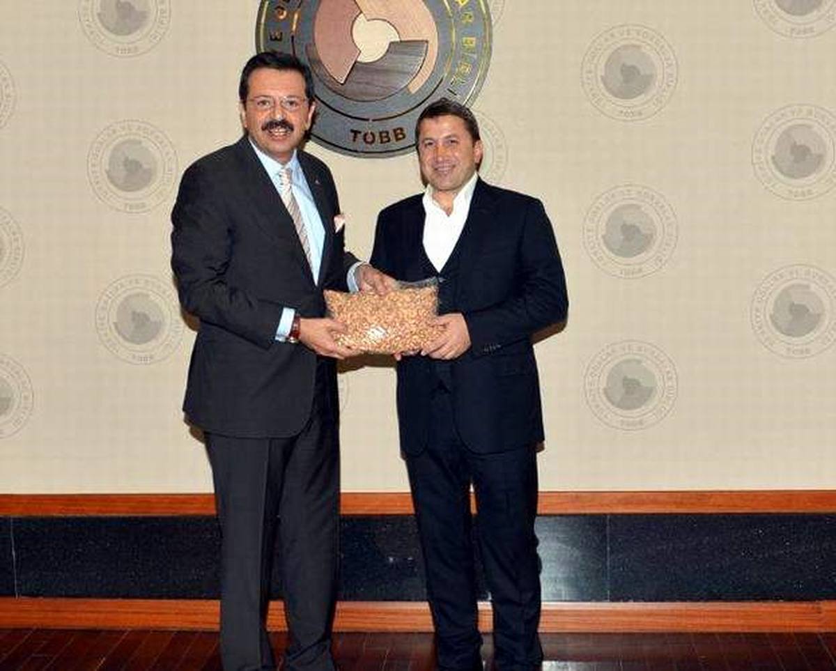 Siirt Fıstığını Rıfat Hisarcıklıoğluna\'na Tanıttı