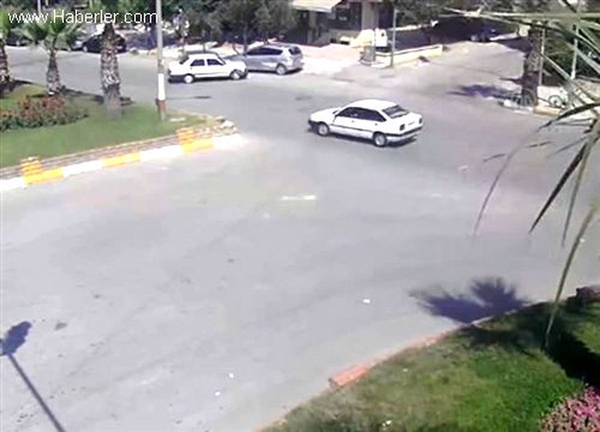 Trafik kazaları Mobese kameralarına yansıdı