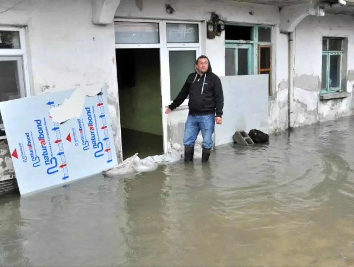 Zonguldak\'ta Evleri Su Bastı