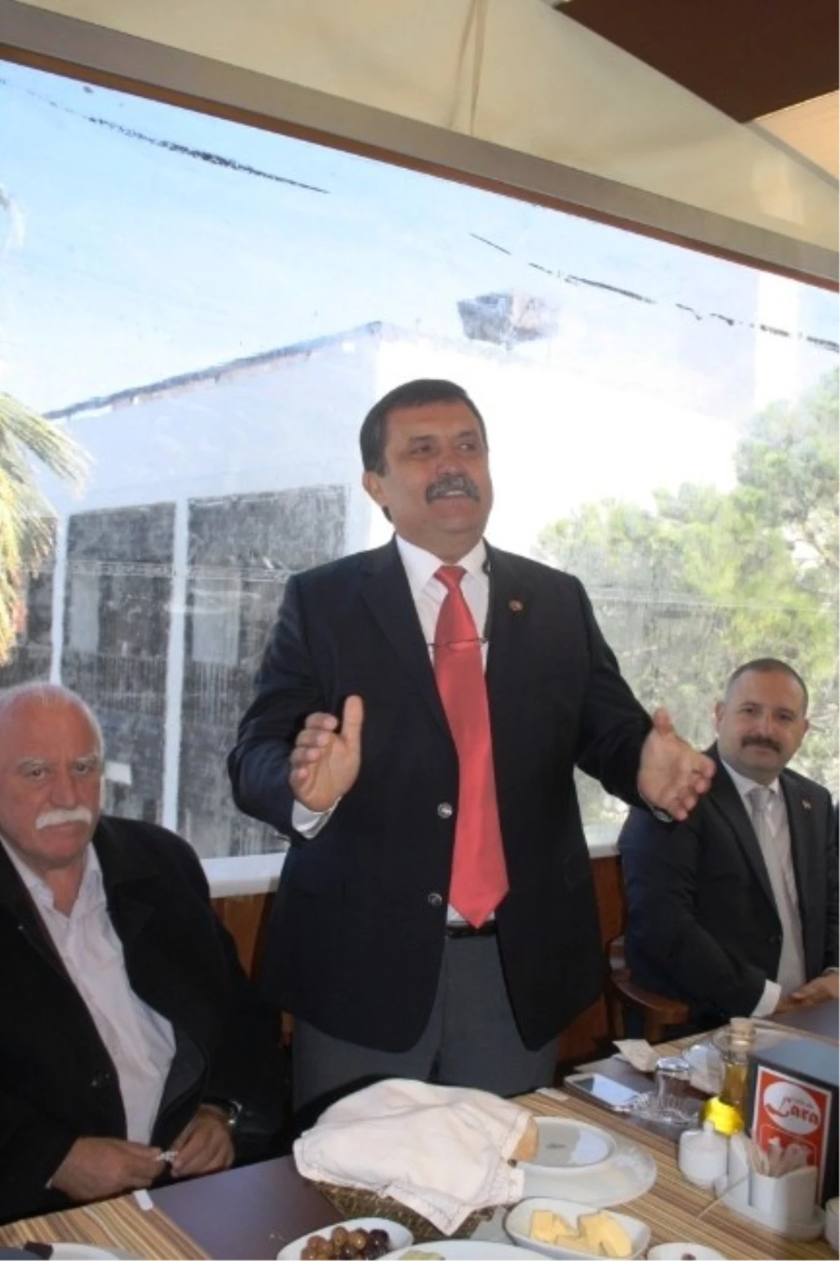 Ayvalık MHP\'de Nedim Özdemir Aday Adaylığını Açıkladı