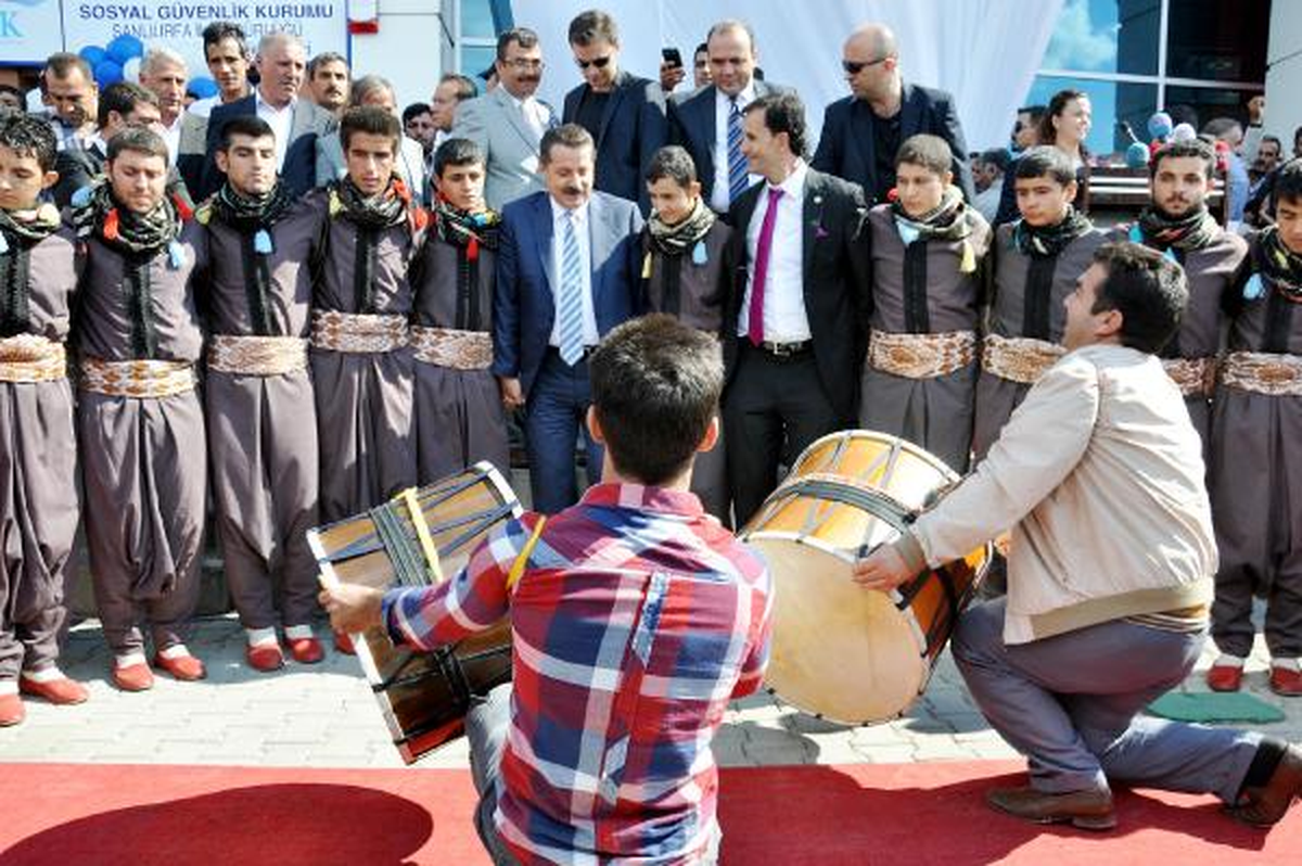 Bakan Çelik: Ben Merkezli Siyasetten Hayır Gelmez