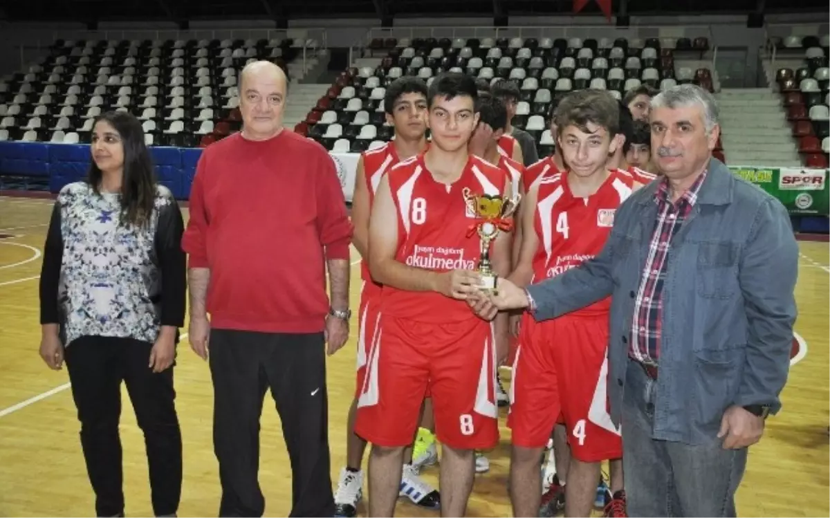 Basketbol Turnuvası Nefesleri Kesti