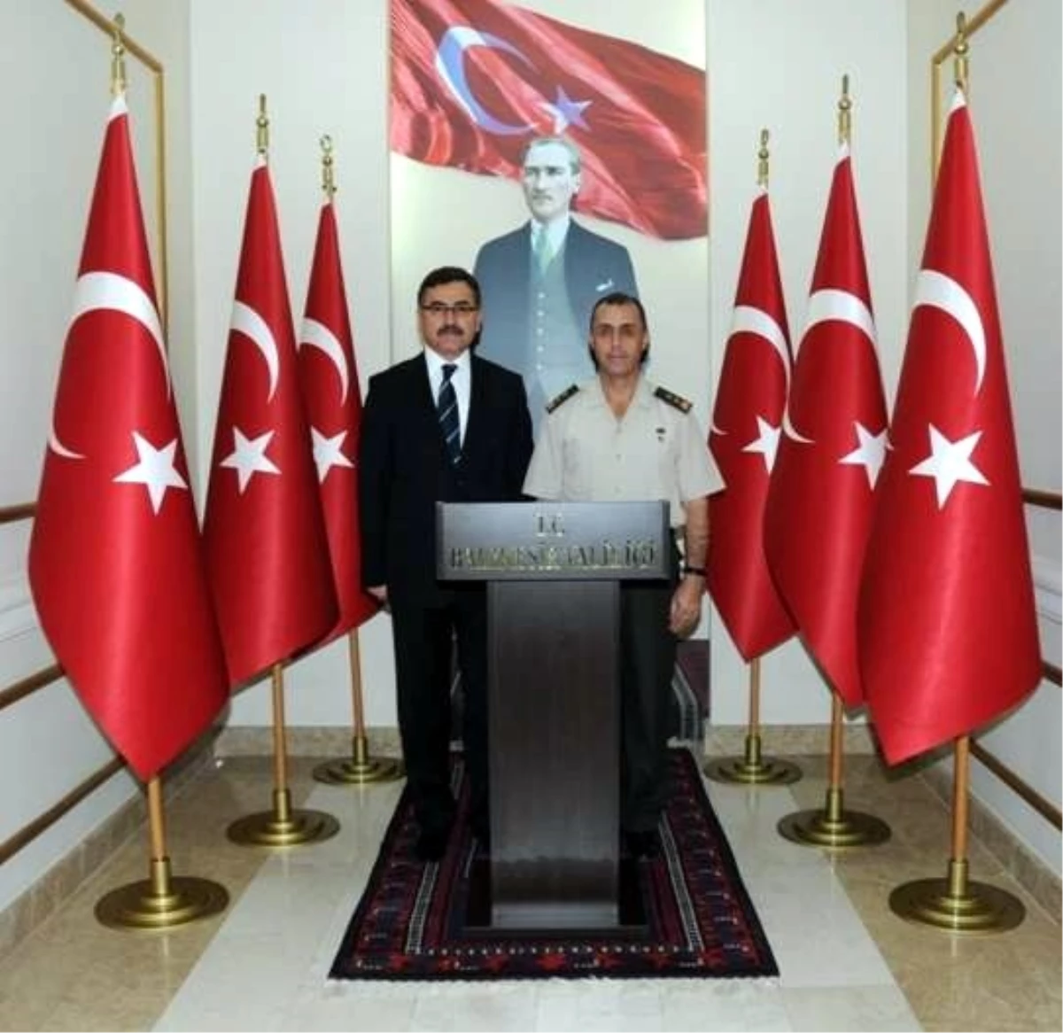 Bursa Jandarma Bölge Komutanı, Vali Turhan\'ı Ziyaret Etti