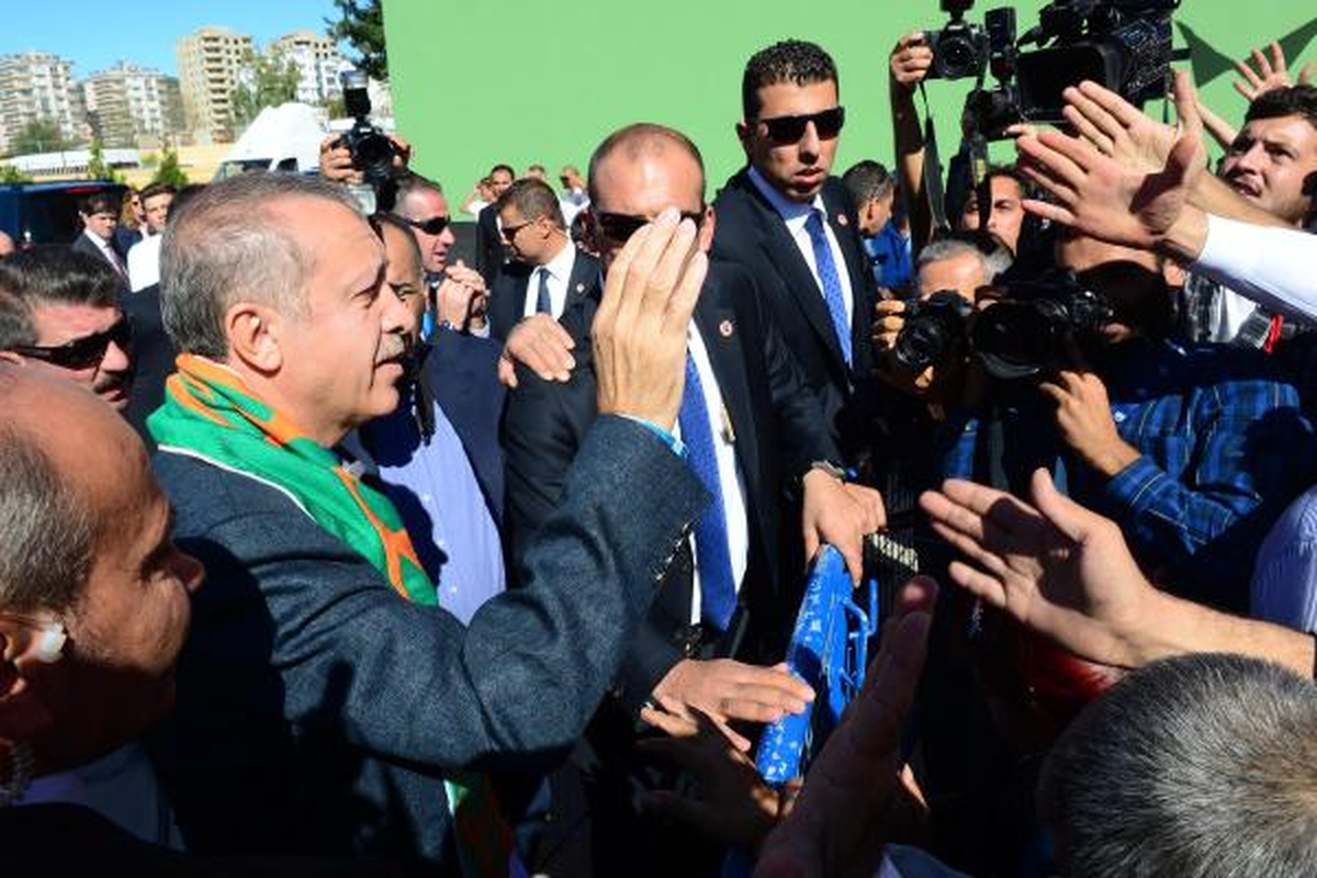 Erdoğan: Kızlarımı Başörtülü Oldukları İçin Türkiye\'de Okutamadım (2)