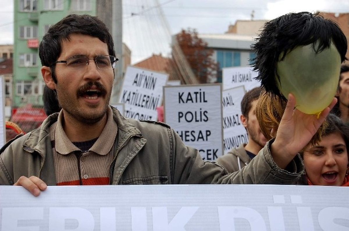 Eskişehir\'de Peruklu Protesto