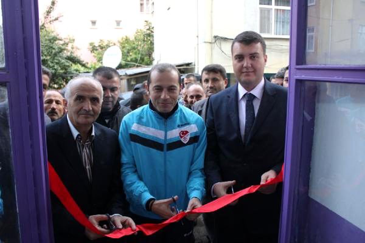 Hakem Cüneyt Çakır Veteriner Kliniği Açılışı Yaptı