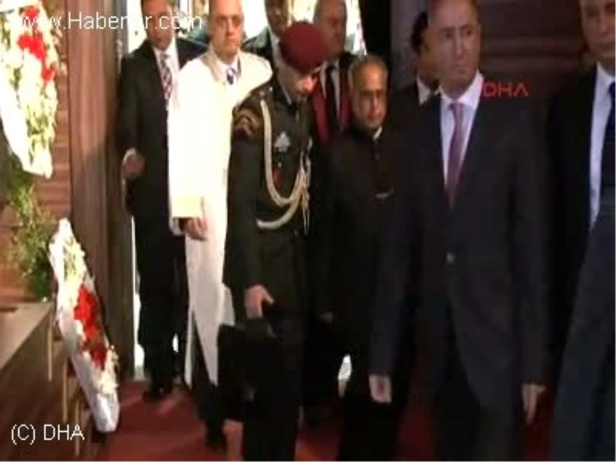 * Hindistan Cumhurbaşkanı Pranab Mukherjee\'ye, İstanbul Üniversitesi Rektörlüğü Tarafından Törenle...