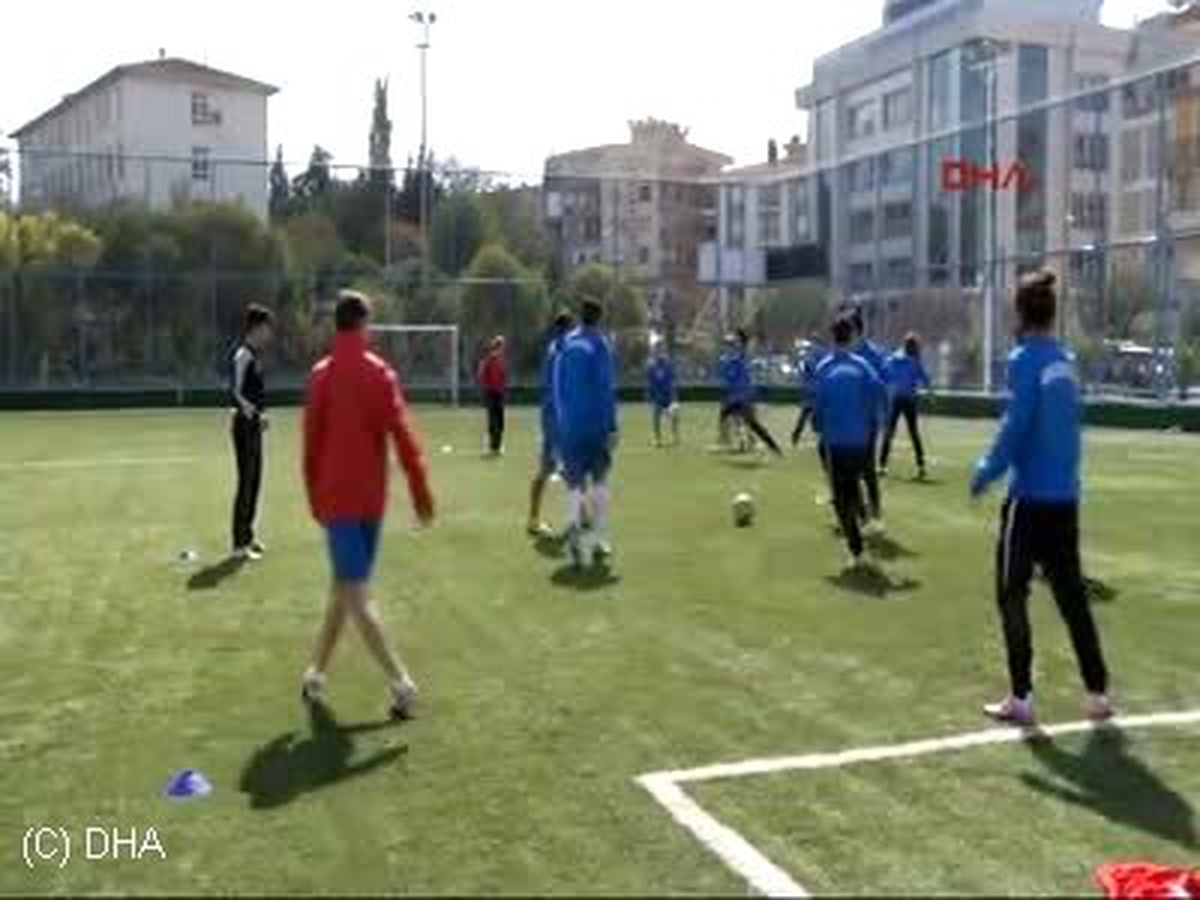 Kadın Futbolculara Başkan Desteği