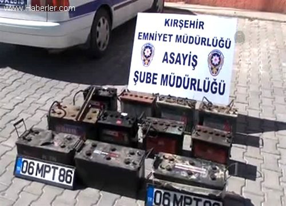 Otomobil ve akü hırsızları yakalandı
