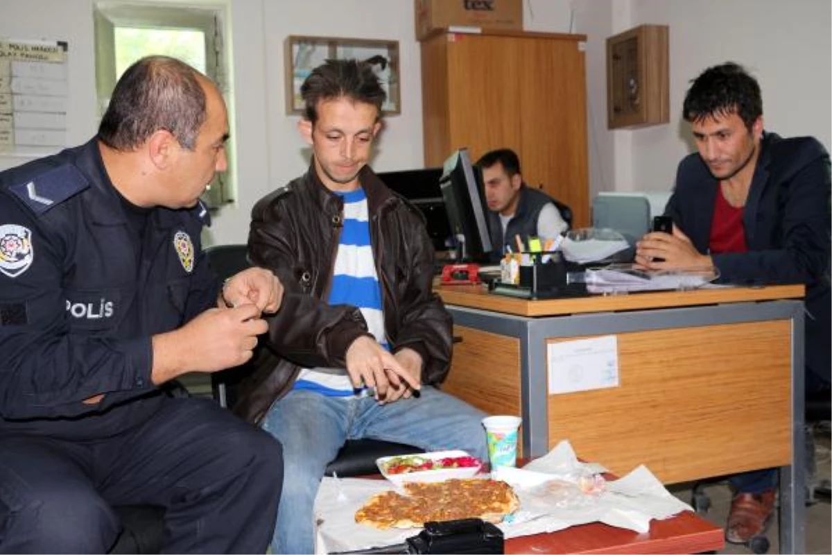 Yanlışlıkla Şırnak\'a Gelen Engelli Gence Polis Sahip Çıktı