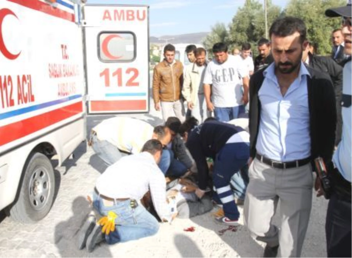 Adana\'da Trafik Kazası : 15 Yaralı
