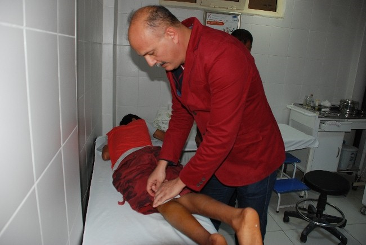 Bacağından Şarapnel Parçası Çıkarıldı