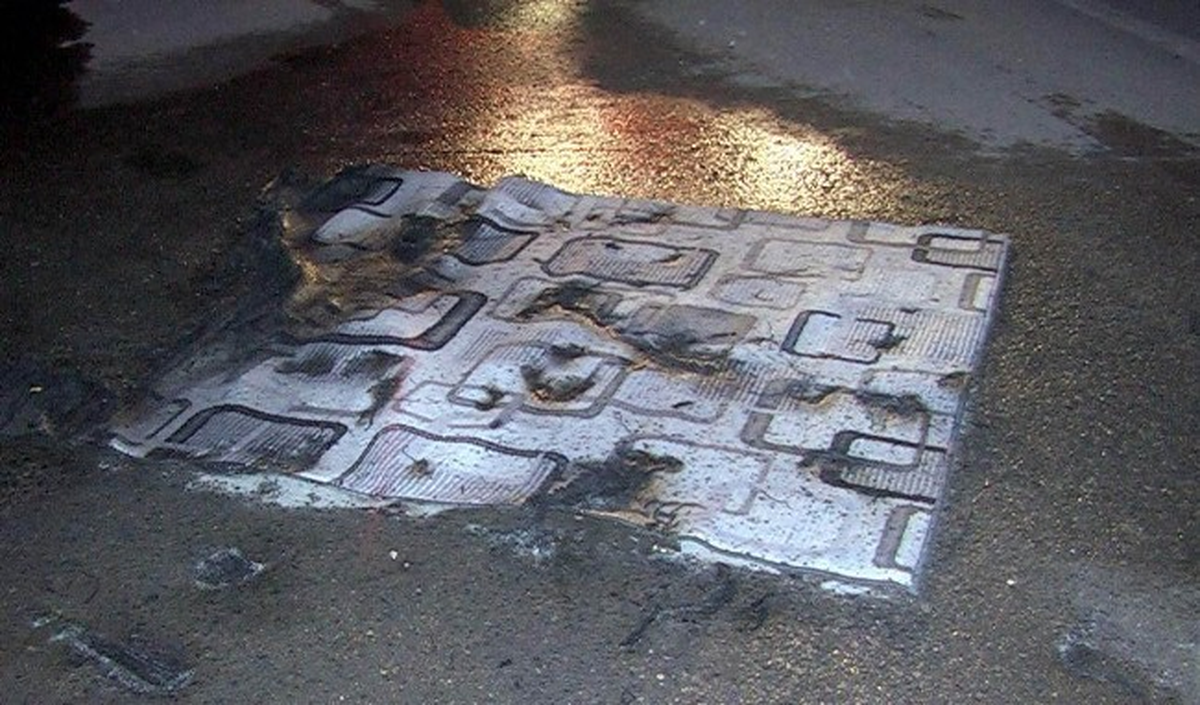Balkondan Uçan Halı Elektrik Tellerini Patlattı