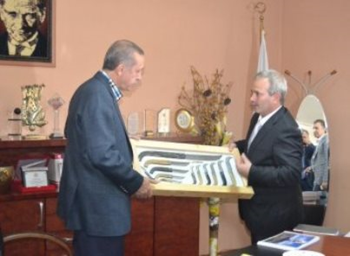 Başbakan Erdoğan\'a "Tapan Bıçağı" Hediyesi