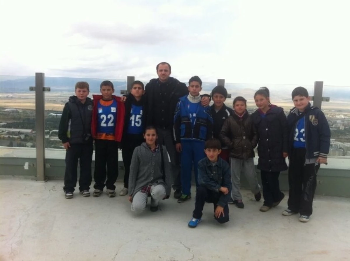 Erzurum Yolunu Tutan Öğrenciler Şampiyon Olarak Küre\'ye Döndüler