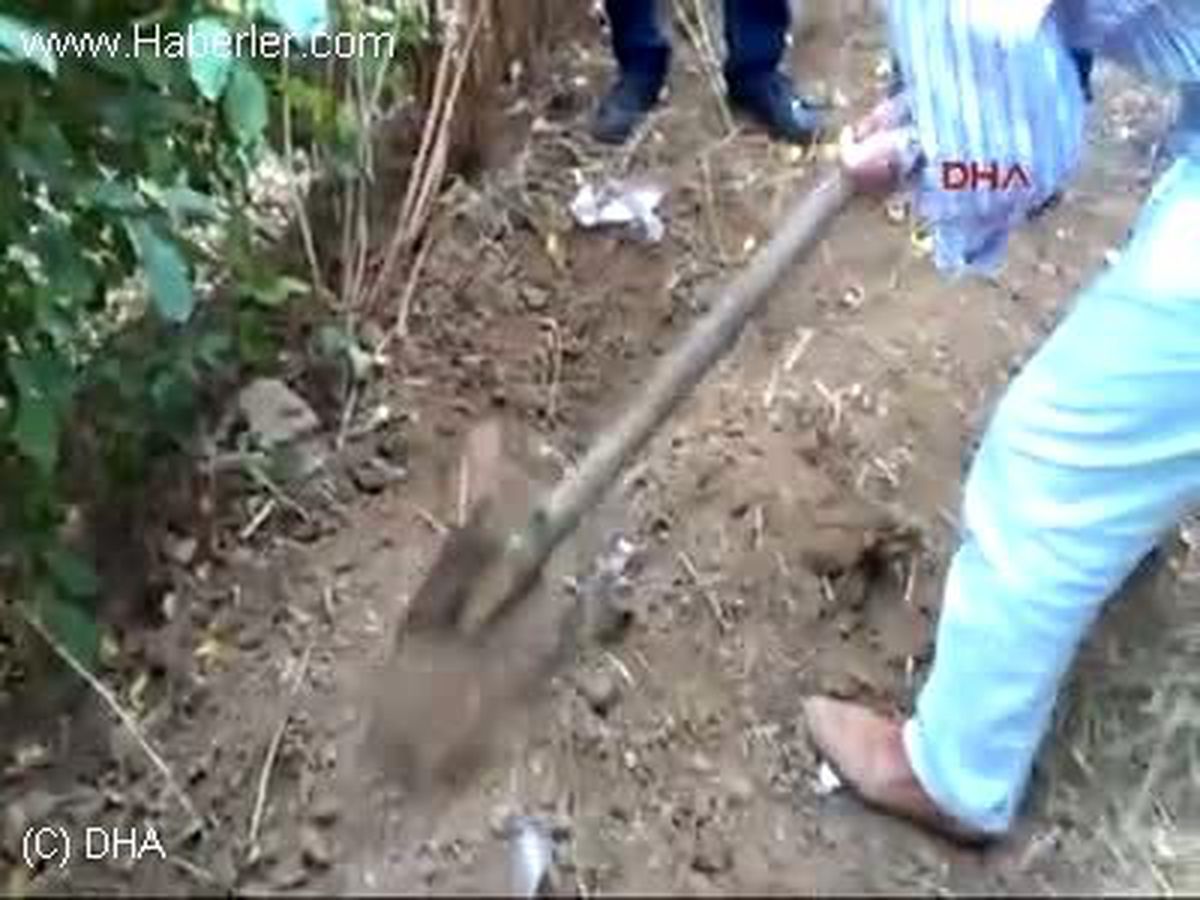 Evin Bahçesine Gömülü 4 Kilo Esrar Ele Geçti