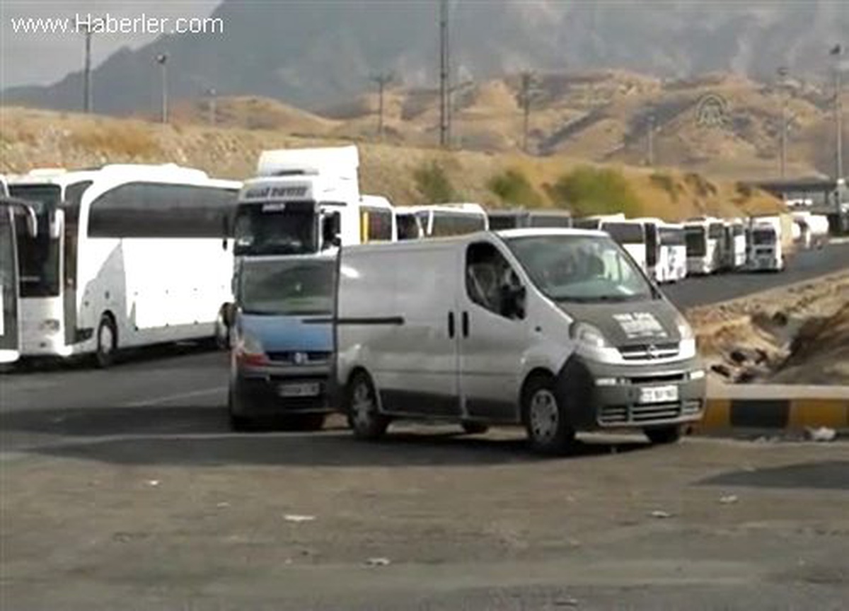 Habur Sınır Kapısı\'nda otobüs kuyruğu