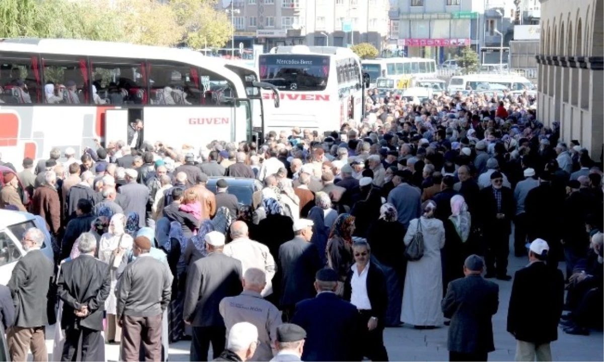 Hac Kafilesi Dualarla Uğurlandı