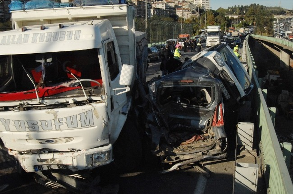 Haliç Köprüsü\'nde Zincirleme Trafik Kazası