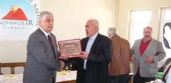 Hizmete Plaket Verildi