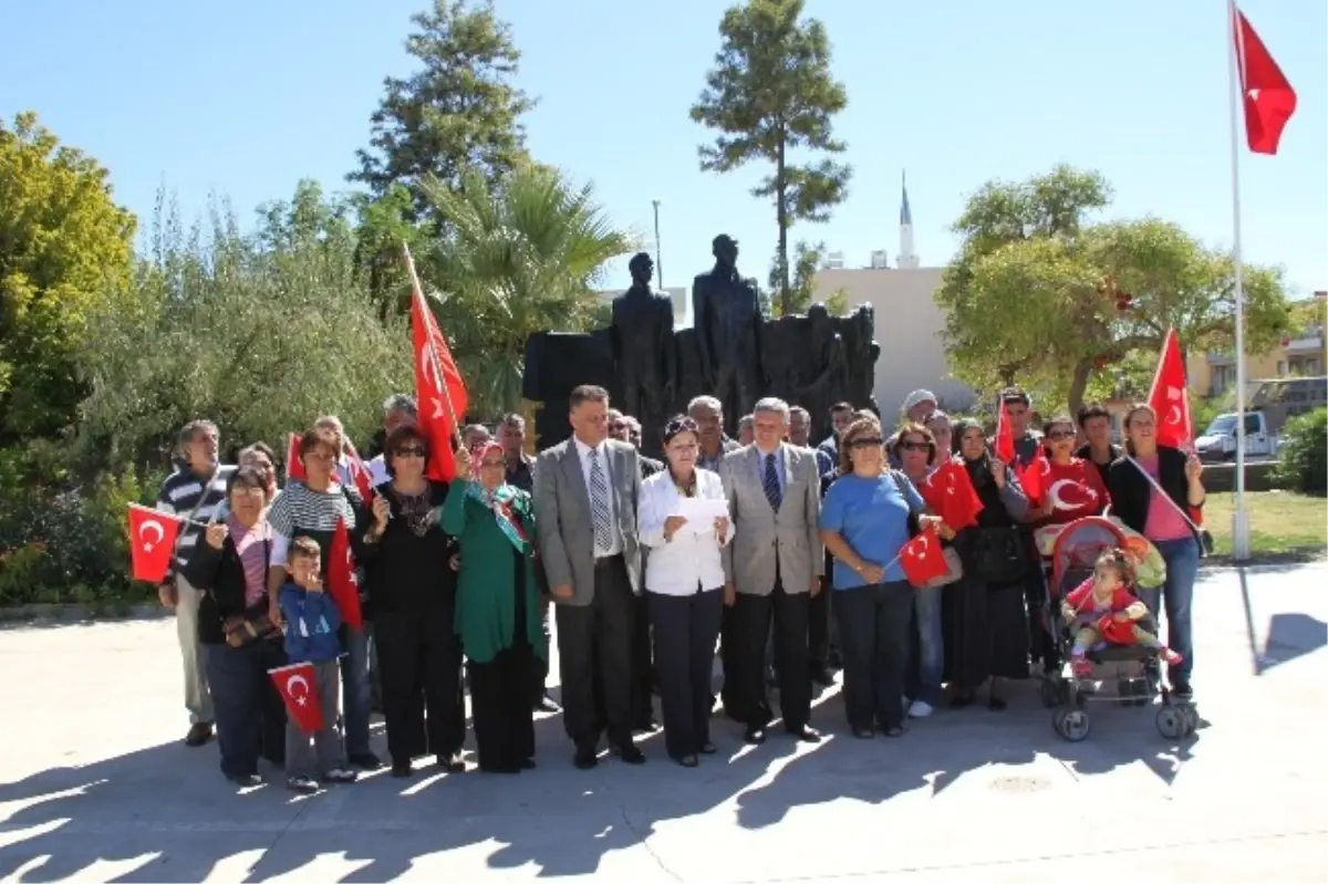 MHP\'li Kadınlardan \'Andımızın\' Okullarda Kaldırılmasına Tepki