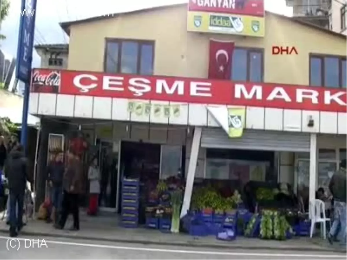 Otomobil Marketin Kapısına Çarptı 2 Yaralı