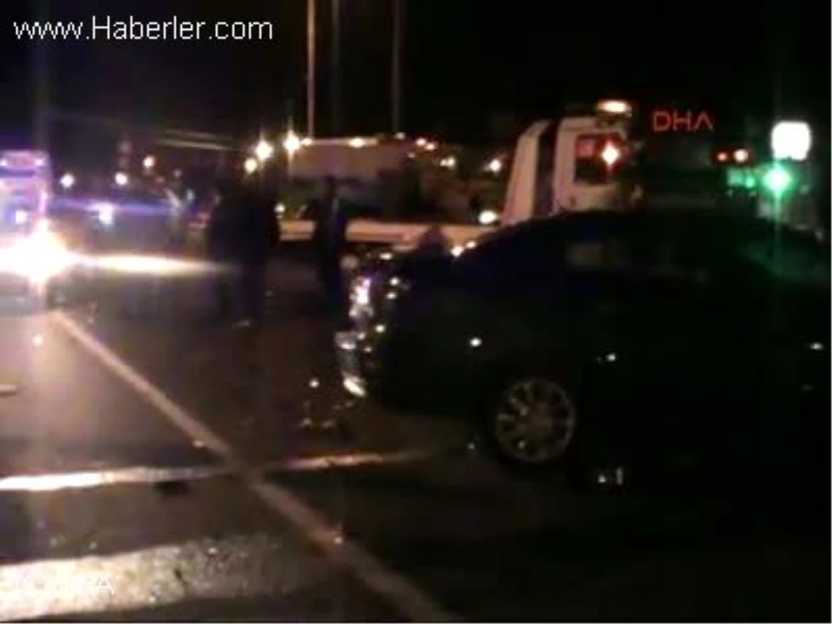 Otomobil, Turist Kafilesini Taşıyan Minibüse Çarpptı: 7 Yaralı