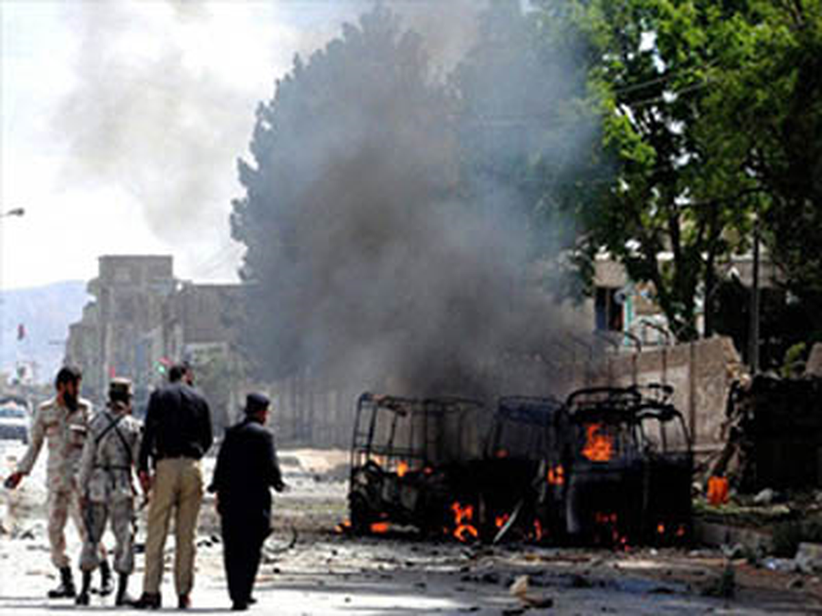 Pakistan\'da Bombalı Saldırı: 6 Ölü
