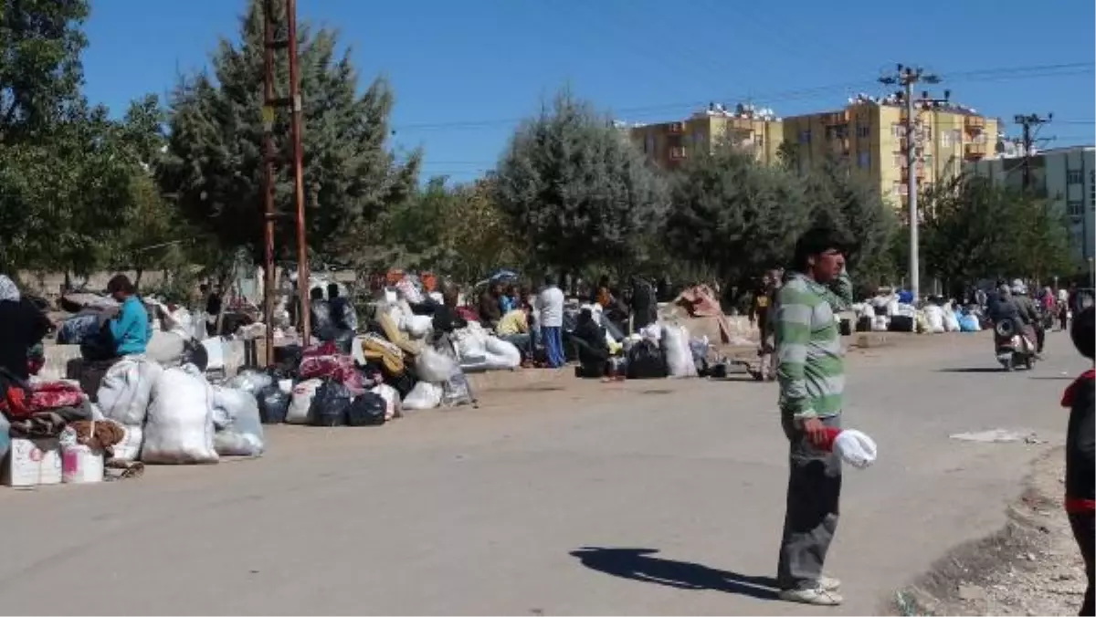 Parkta Kalan Suriyeliler \'Geçiçi Konaklama Merkezine\' Gönderiliyor