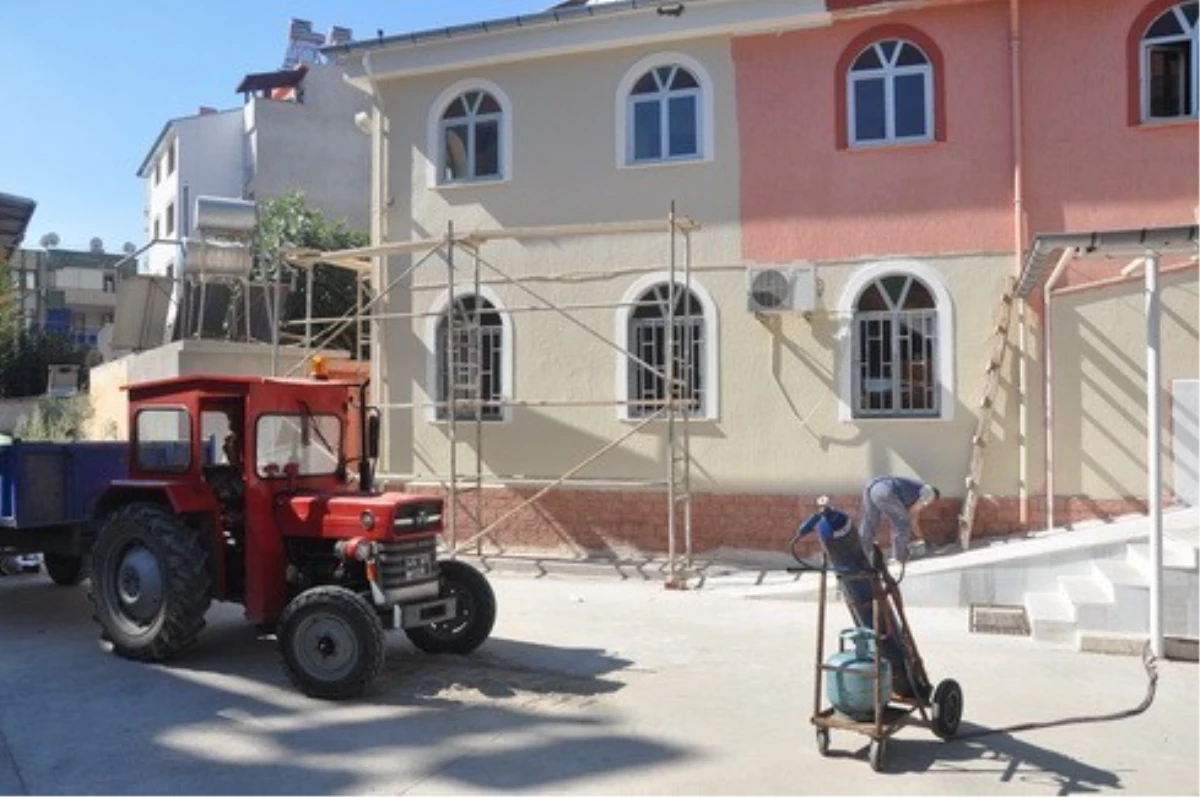 Salihli Belediyesi, Camilerde Yenileme Çalışması Yapıyor