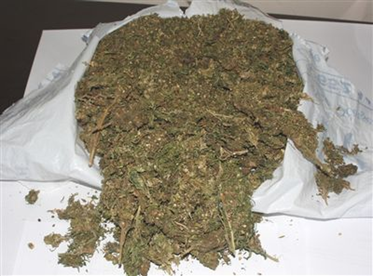 Toprağa Gömülü 4 Kilo Esrar Ele Geçirildi