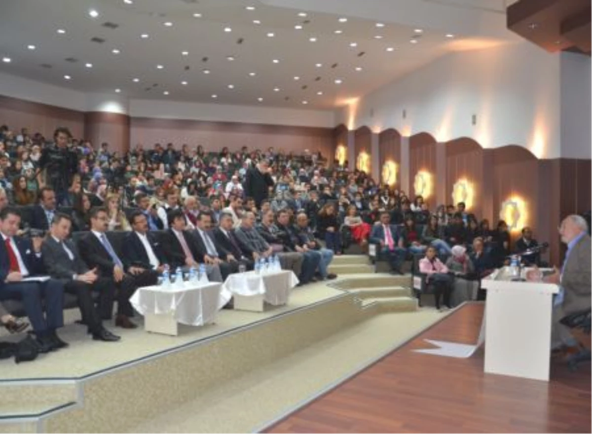Yavuz\'dan "Edebiyat Hatıraları" Konferansı